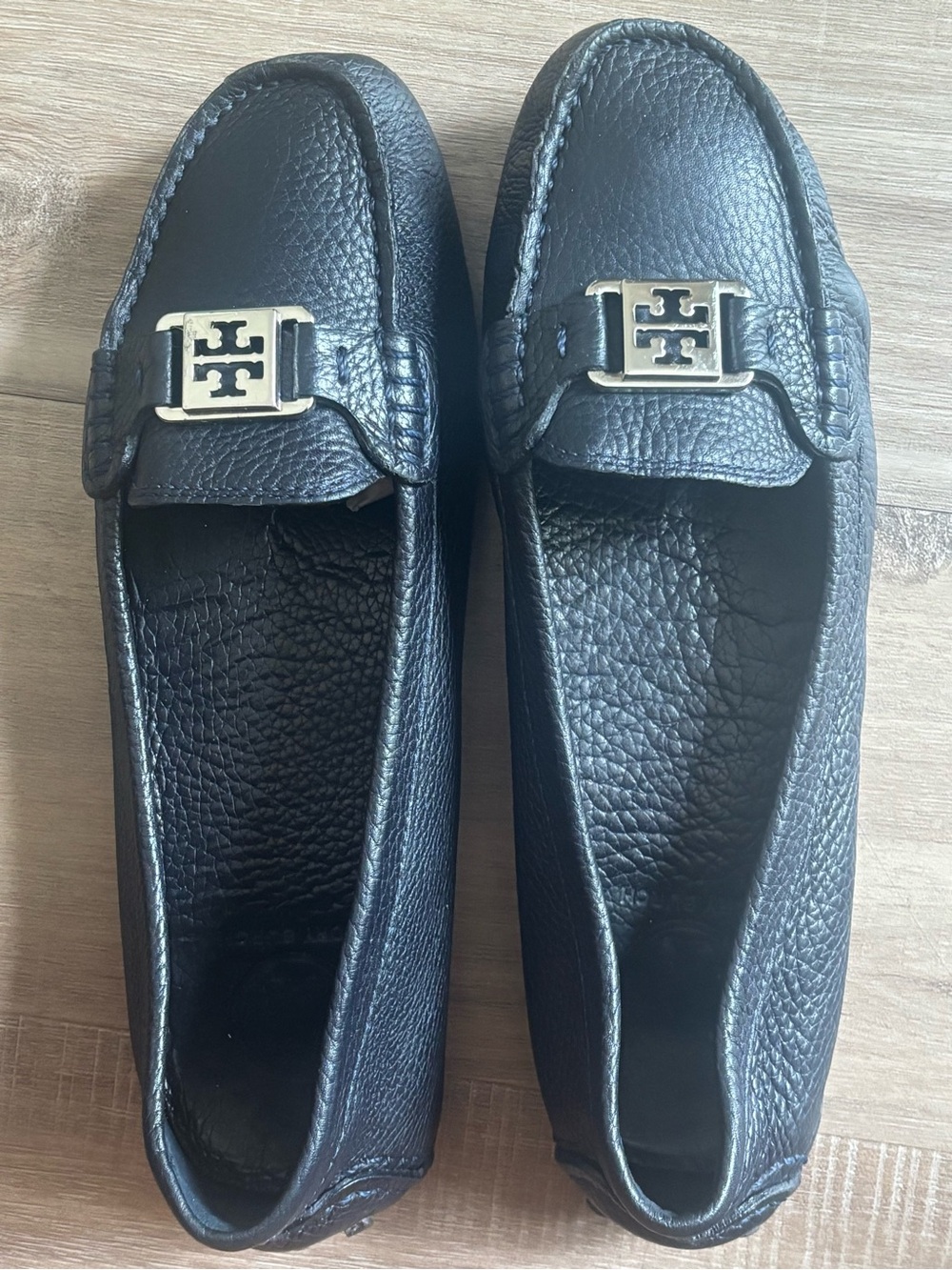 Tory Burch Black Leather Driving Loafers Moccasin Silver Logo Women’s 9.5 - GUC